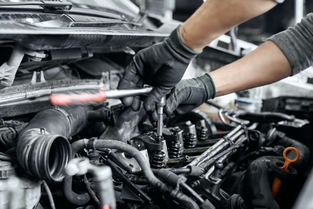 how-to-tighten-spark-plugs-without-a-torque-wrench-7-ways