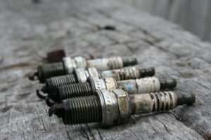 how tight should spark plugs be